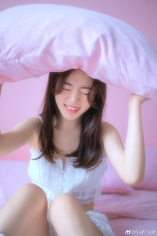 《年轻女教师》在线观看